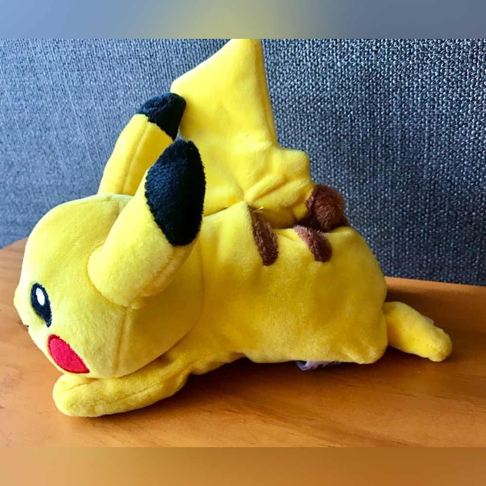 TOMY Pokémon XY Trainers Shoulder Ride Happy Talking Pikachu Plush Stuffed Toy